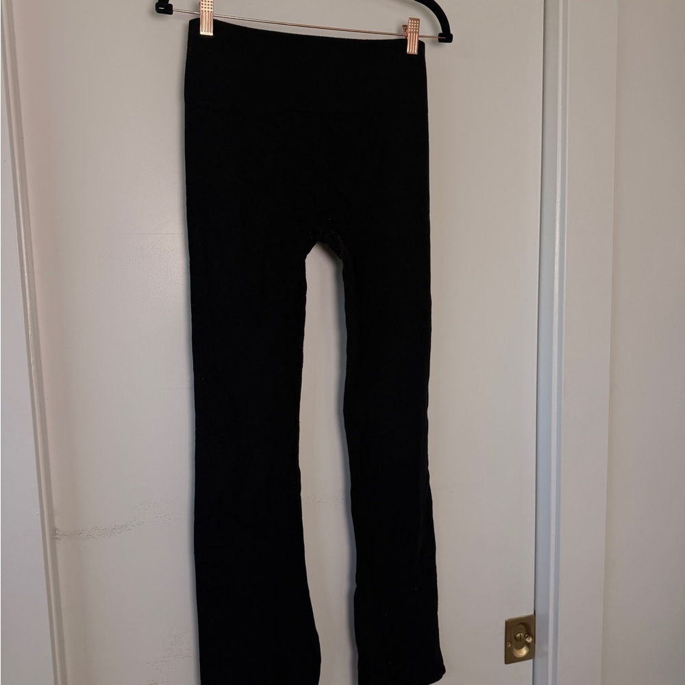 Woman’s Black Flared Leggings - Picture 8 of 8